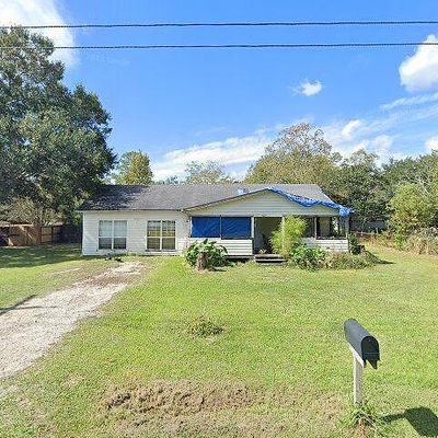 5025 East St, Moss Point, MS 39563