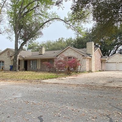 605 Willow Ln, Eagle Lake, TX 77434