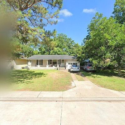 605 Winding Way St, Lake Jackson, TX 77566