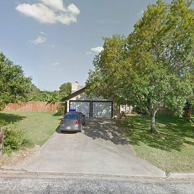 901 Carroll Dr, Yoakum, TX 77995