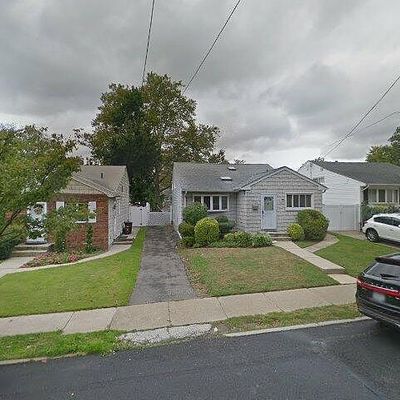 724 128 Th St, College Point, NY 11356
