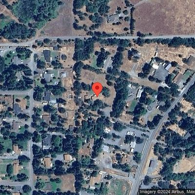 1000 Lawrence Ln, Merlin, OR 97532