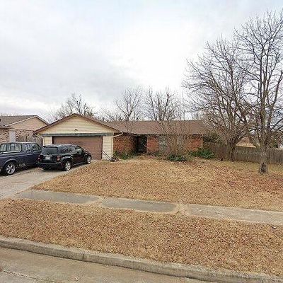 1001 Spruce St, Moore, OK 73160