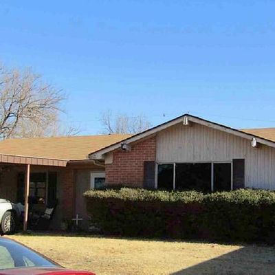 1006 Van Horn St, Iowa Park, TX 76367