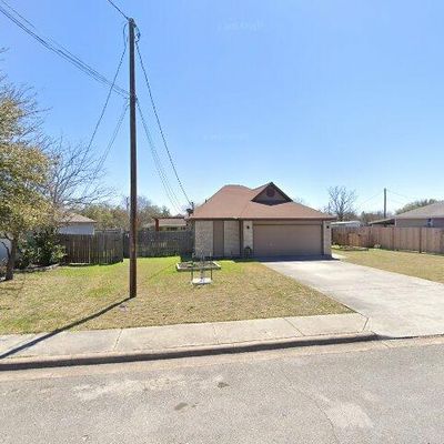 102 Briarwood Ct, Kyle, TX 78640