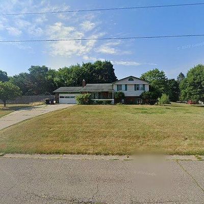 11479 Farmhill Dr, Fenton, MI 48430