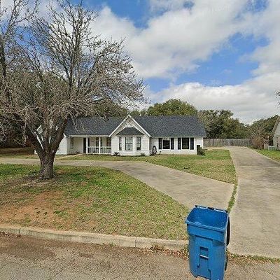 1616 Continental Dr W, Pleasanton, TX 78064