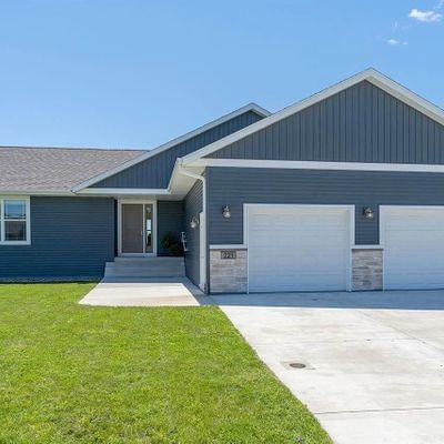 221 Wickfield Dr, Mankato, MN 56001