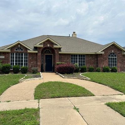 2235 W Thoroughbred Dr, Lancaster, TX 75146