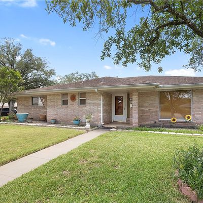 227 N Pasadena Dr, Kingsville, TX 78363