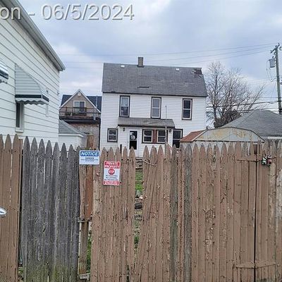 2314 Holmes St, Hamtramck, MI 48212