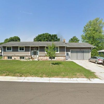 208 Golfview Dr, Mount Horeb, WI 53572