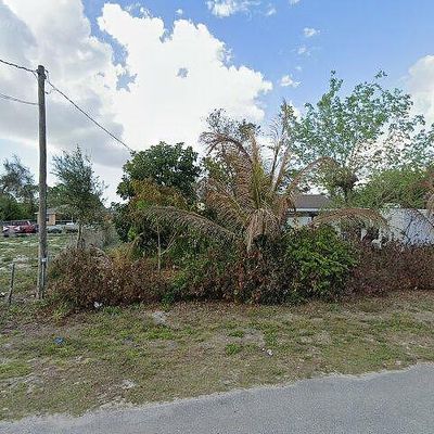 2712 7 Th St Sw, Lehigh Acres, FL 33976