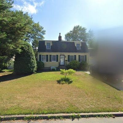 35 Berwick Rd, Hewlett, NY 11557