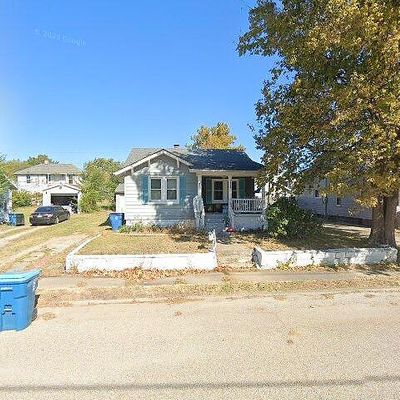 43 W Beach Ave, Wood River, IL 62095