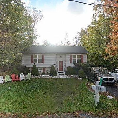 443 Country Place Dr, Tobyhanna, PA 18466