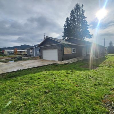 460 Maloney Ln, Forks, WA 98331