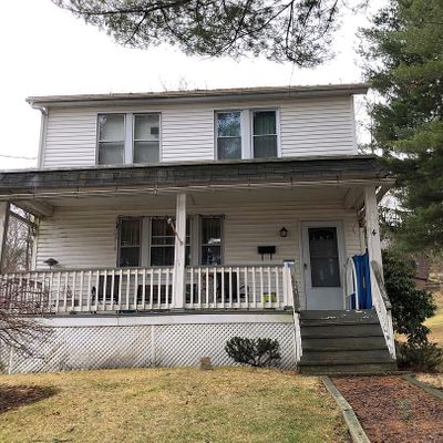 4 Charles St, Dallas, PA 18612