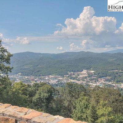 530 Howards Knob Rd, Boone, NC 28607