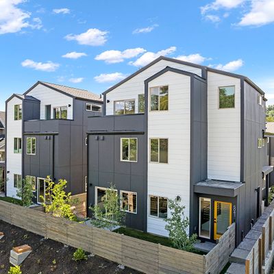 5041 25th Avenue Sw Unit B, Seattle, WA 98106