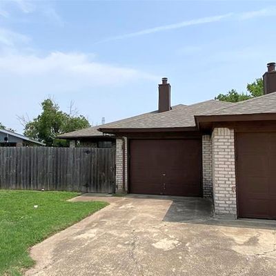 6633 S Creek Dr, Fort Worth, TX 76133