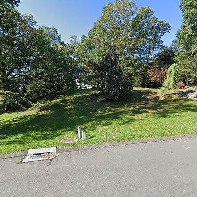 70 Judith Dr, Danbury, CT 06811