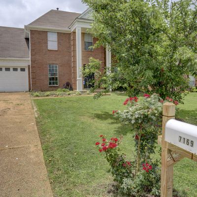 7169 Fox Creek Dr, Olive Branch, MS 38654