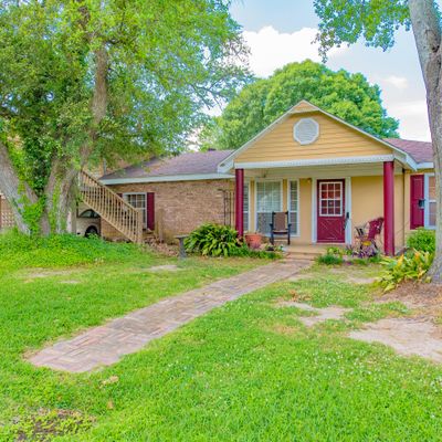 611 E D St, Rayne, LA 70578