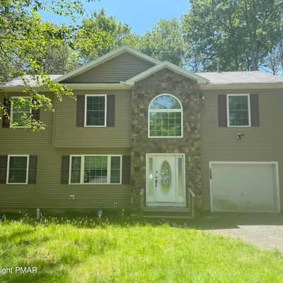 7313 Meadowlark Dr, Tobyhanna, PA 18466