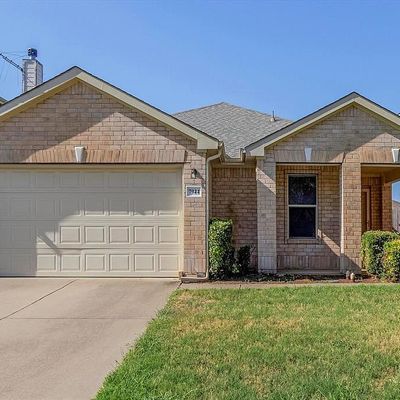 7944 Meadow Spring Ln, Fort Worth, TX 76120