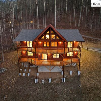 155 Kissing Deer, Banner Elk, NC 28604