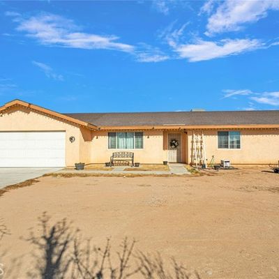 16817 Navajo Rd, Apple Valley, CA 92307