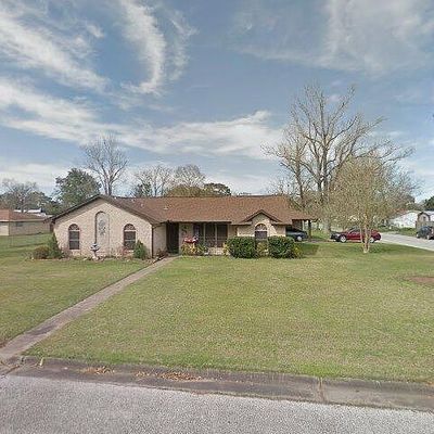 2121 Maple St, Liberty, TX 77575