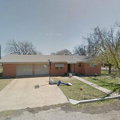 300 N Ervin St, Comanche, TX 76442