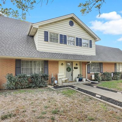 3837 Burkett Dr, Benbrook, TX 76116