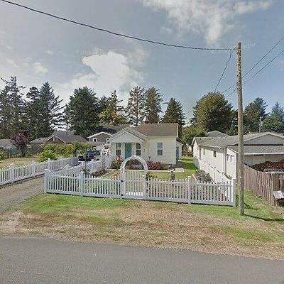 3909 L Pl, Seaview, WA 98644