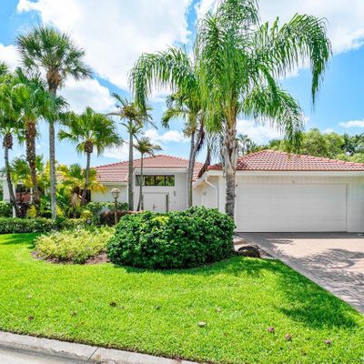 4 Estate Dr, Boynton Beach, FL 33436