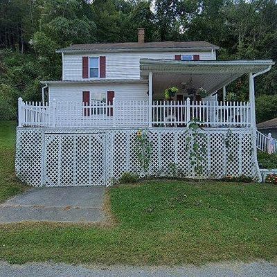 325 Pyles Ave, Mannington, WV 26582