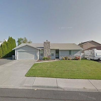 327 N Grape Dr, Moses Lake, WA 98837