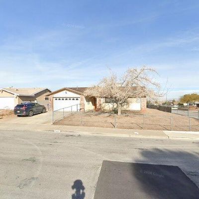 443 Chateau Dr, Henderson, NV 89002