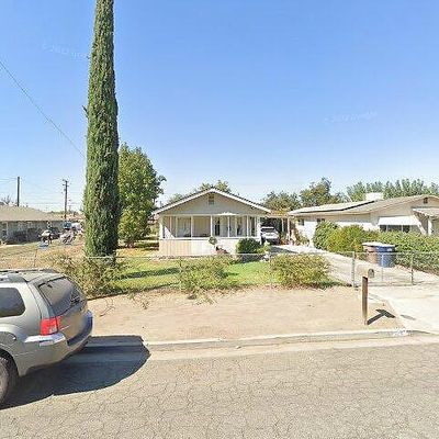 445 S Larkin St, Tulare, CA 93274