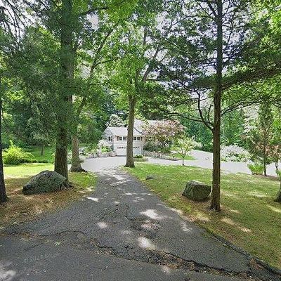 5 Mohackemo Dr, Norwalk, CT 06850