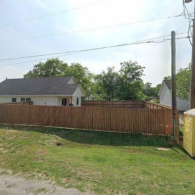 411 N Pecan St, Lindsay, TX 76250