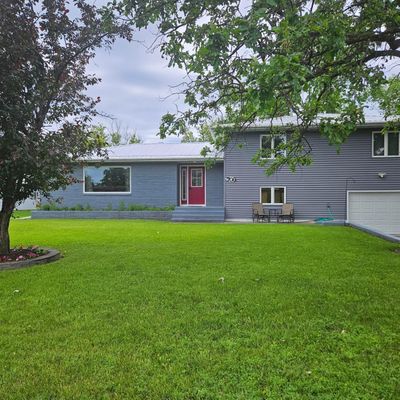 709 Mackenzie St Ne, Warroad, MN 56763