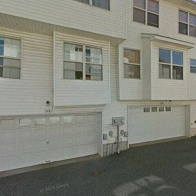 712 Harbortown Blvd, Perth Amboy, NJ 08861