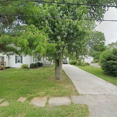 717 E Leonard St, Staunton, IL 62088