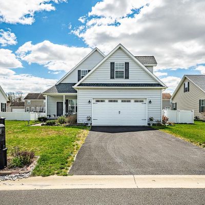 70 Ponds Edge Dr, Felton, DE 19943