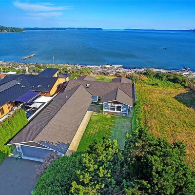 808 Livingston Bay Shore Dr, Camano Island, WA 98282