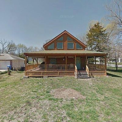 104 S Bury St, Tonganoxie, KS 66086