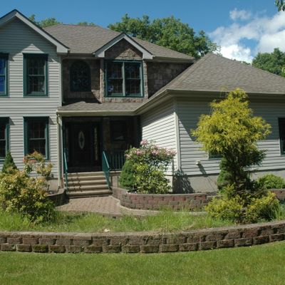 106 Quarry Ln, Tafton, PA 18464